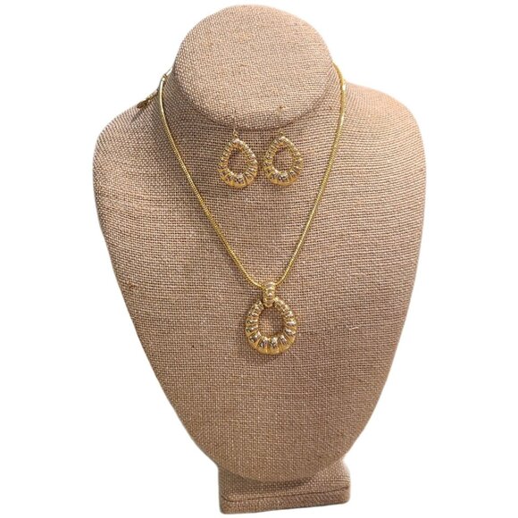 Gold Tone Monet Shell Shrimp Scalloped Necklace & Dangle Earrings Set - Picture 1 of 11